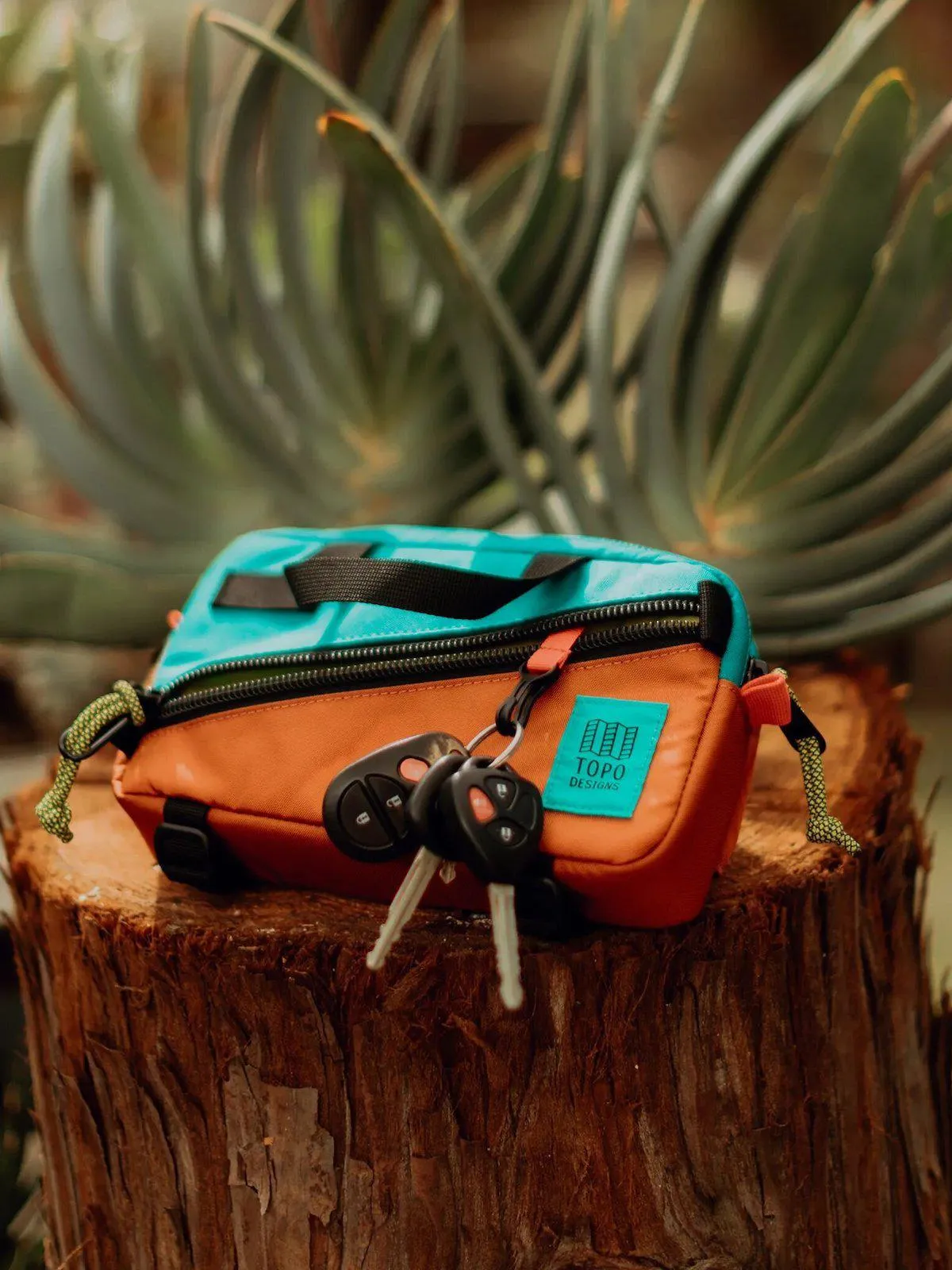 Topo Designs Mini Quick Pack Coral Coral
